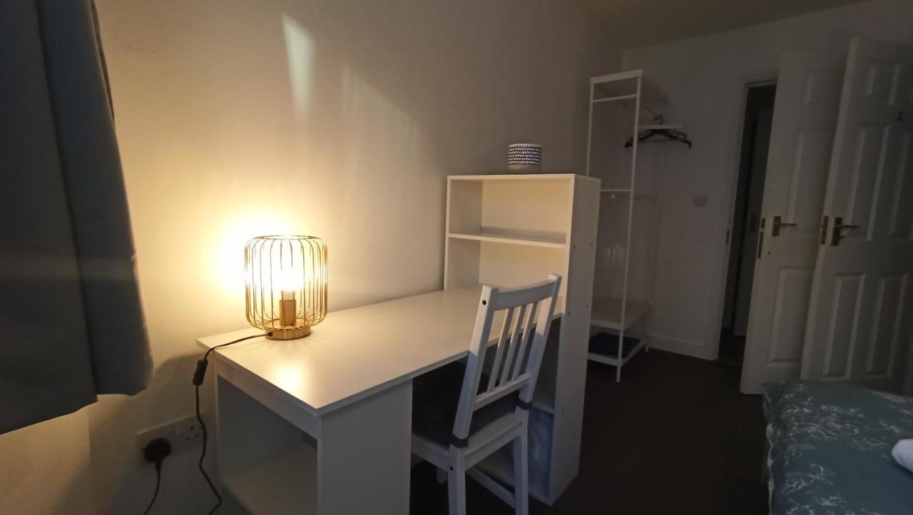 Bright, Chilled Ensuite Db Room In A Shared Flat! London Exterior photo