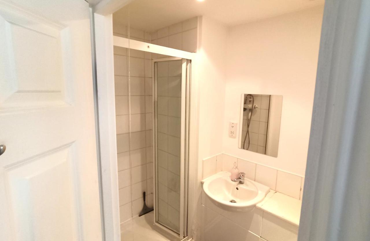 Bright, Chilled Ensuite Db Room In A Shared Flat! London Exterior photo